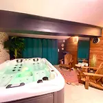 Le Petit Au Coeur De - Parking Prive - Piscine Chauffee - Et Massages 4*