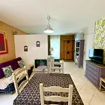 Le Petit Au Coeur De - Parking Prive - Piscine Chauffee - Et Massages 게스트하우스 4*