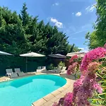 Le Petit Au Coeur De - Parking Prive - Piscine Chauffee - Et Massages Гостевой дом 4*