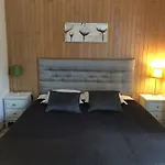 Le Petit Au Coeur De - Parking Prive - Piscine Chauffee - Et Massages Гостевой дом