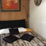 Le Petit Au Coeur De - Parking Prive - Piscine Chauffee - Et Massages Гостевой дом 4*