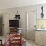 Le Petit Au Coeur De - Parking Prive - Piscine Chauffee - Et Massages 4*