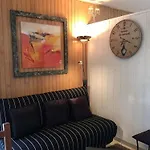Гостевой дом Le Petit Au Coeur De - Parking Prive - Piscine Chauffee - Et Massages