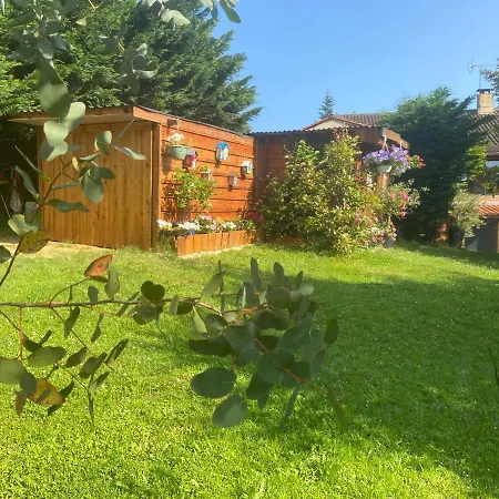 Гостевой дом Le Petit Au Coeur De - Parking Prive - Piscine Chauffee - Et Massages 4*