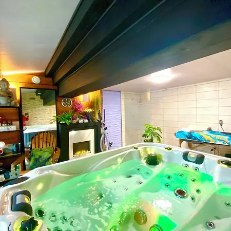 Le Petit Au Coeur De - Parking Prive - Piscine Chauffee - Et Massages Sarlat-la-Caneda