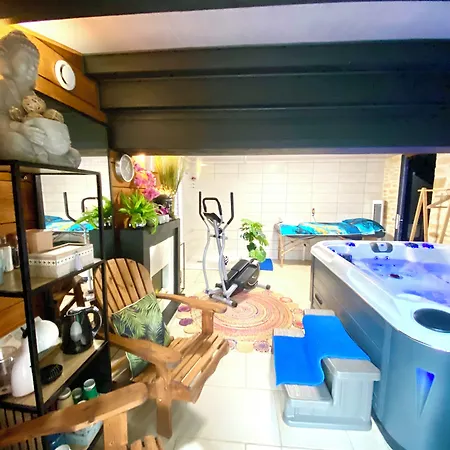 Le Petit Au Coeur De - Parking Prive - Piscine Chauffee - Et Massages 4* Sarlat-la-Caneda