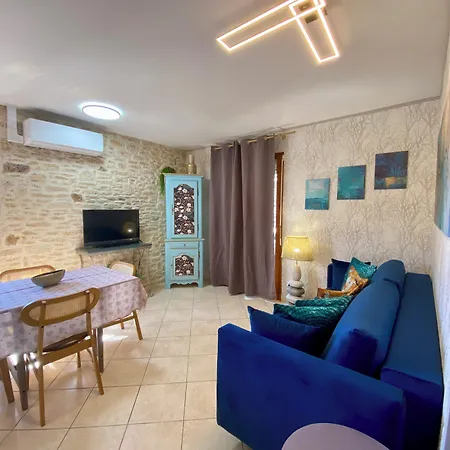 Le Petit Au Coeur De - Parking Prive - Piscine Chauffee - Et Massages