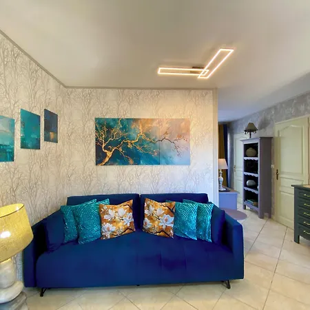 Le Petit Au Coeur De - Parking Prive - Piscine Chauffee - Et Massages Πανσιόν