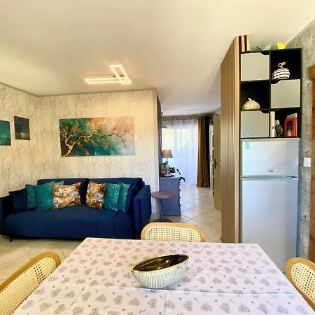 Le Petit Au Coeur De - Parking Prive - Piscine Chauffee - Et Massages Πανσιόν Sarlat-la-Caneda