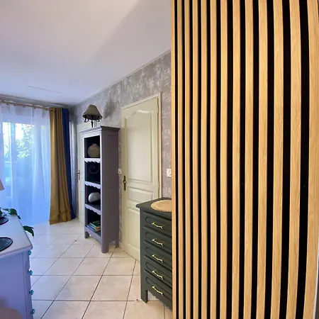 Le Petit Au Coeur De - Parking Prive - Piscine Chauffee - Et Massages Sarlat-la-Caneda