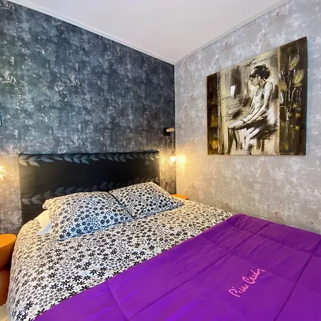 Le Petit Au Coeur De - Parking Prive - Piscine Chauffee - Et Massages Sarlat-la-Caneda