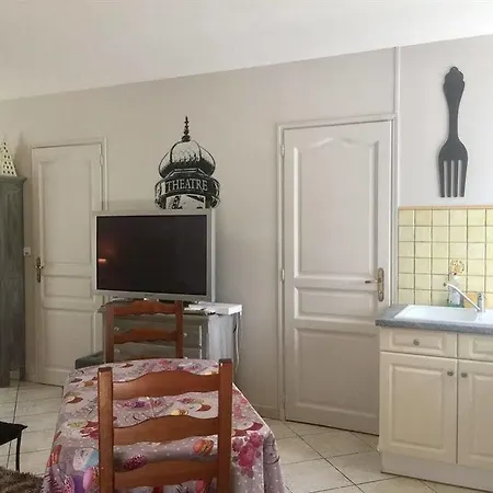 Le Petit Au Coeur De - Parking Prive - Piscine Chauffee - Et Massages 4*