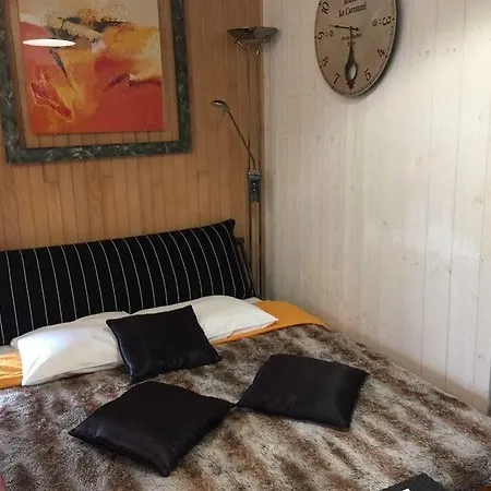 Le Petit Au Coeur De - Parking Prive - Piscine Chauffee - Et Massages Гостевой дом