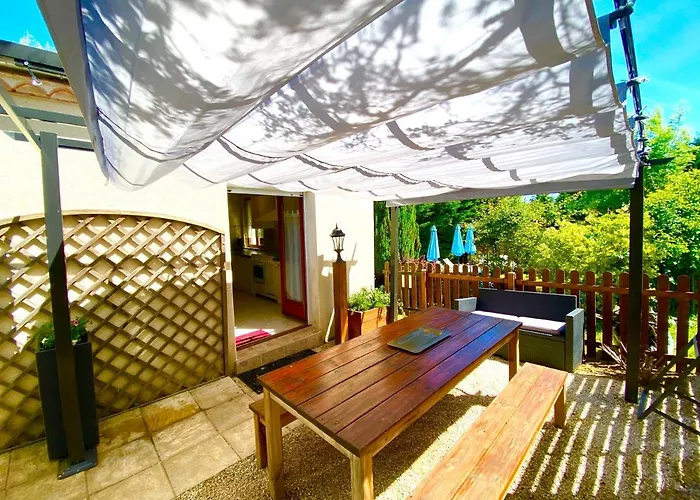 Guest house Le Petit Au Coeur De - Parking Prive - Piscine Chauffee - Et Massages 4*