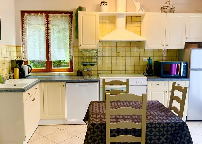 Le Petit Au Cœur De - Parking Privé - Piscine Chauffée - Et Massages Maison d'hôtes 4*