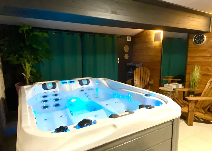 Le Petit Au Cœur De - Parking Privé - Piscine Chauffée - Et Massages Maison d'hôtes