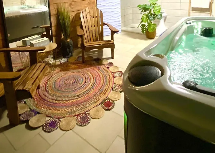 Le Petit Au Coeur De - Parking Prive - Piscine Chauffee - Et Massages Guest house Sarlat-la-Caneda