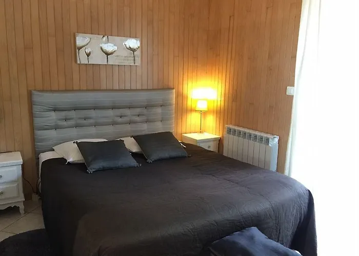 Le Petit Au Coeur De - Parking Prive - Piscine Chauffee - Et Massages 4*