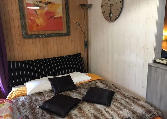 Le Petit Au Cœur De - Parking Privé - Piscine Chauffée - Et Massages Maison d'hôtes